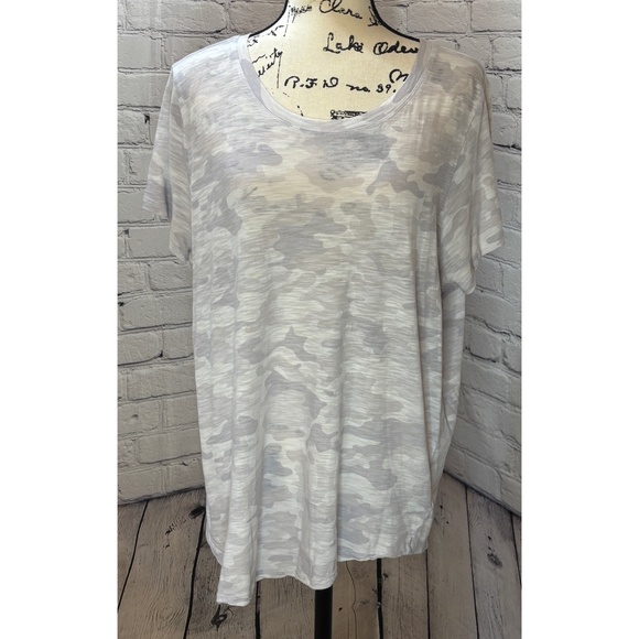 Torrid Women’s Gray Camo Crew Tee (Size 2) - Picture 1 of 10